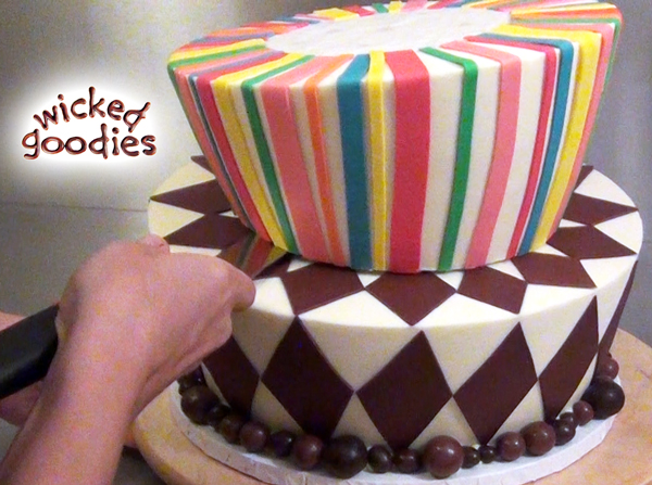 How to Use Wood Dowels in Stacked Cakes