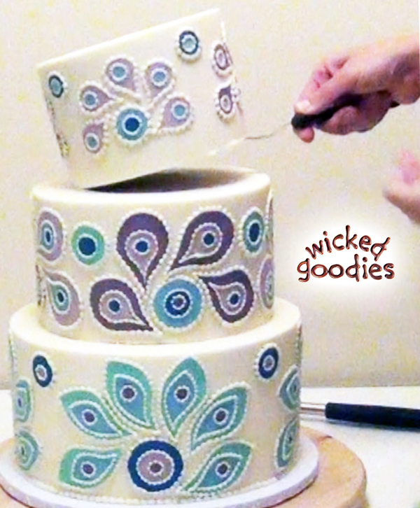 How to Use Wood Dowels in Stacked Cakes