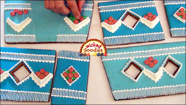 Decorative Royal Icing Over Piping on a Gingerbread House (2)