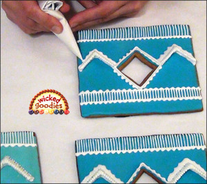 Decorative Royal Icing Over Piping on a Gingerbread House (2)