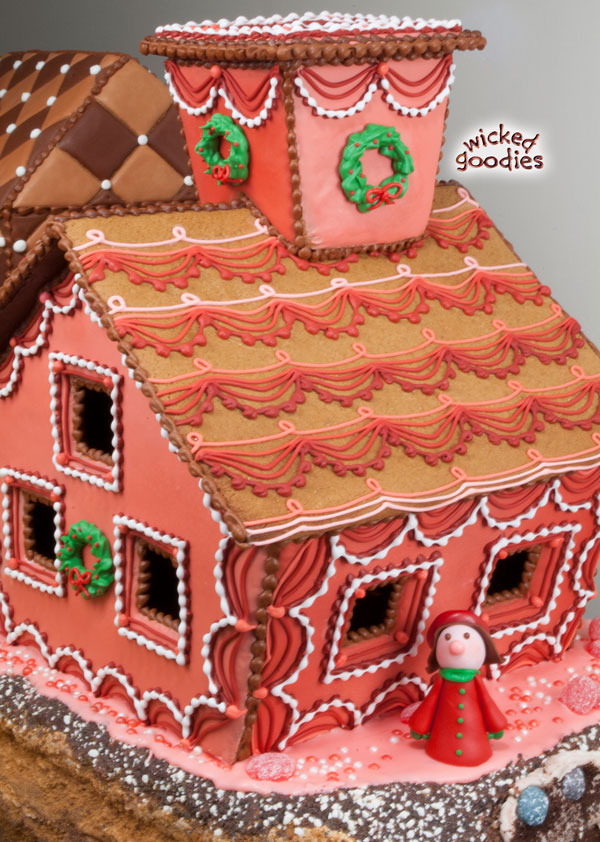 Royal Icing Piped Swag Gingerbread House Design