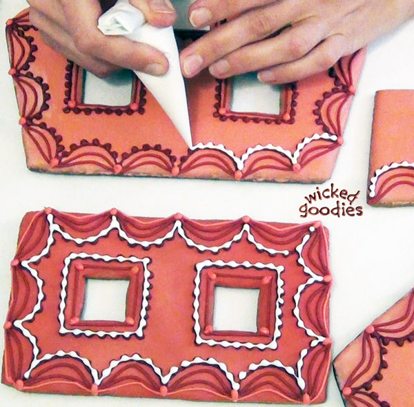 Royal Icing Piped Swag Gingerbread House Design