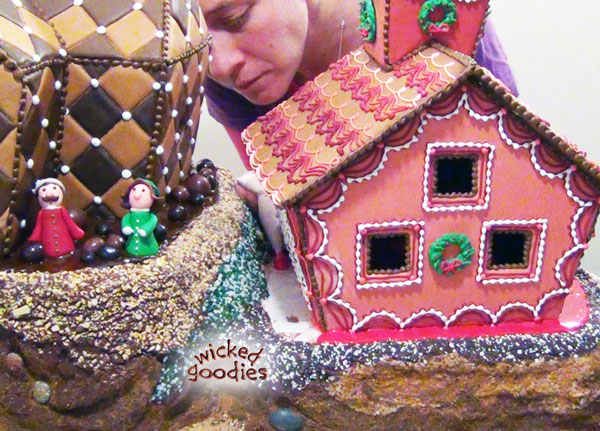 Royal Icing Piped Swag Gingerbread House Design