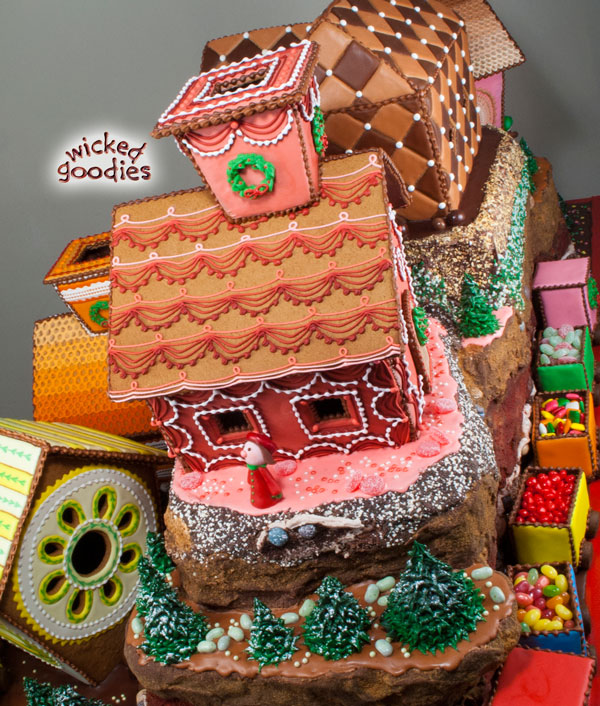 Royal Icing Inlay Vin Design Gingerbread House