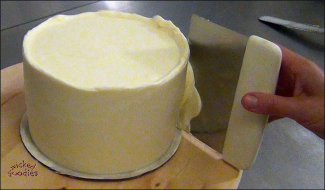 How to Frost a Cake