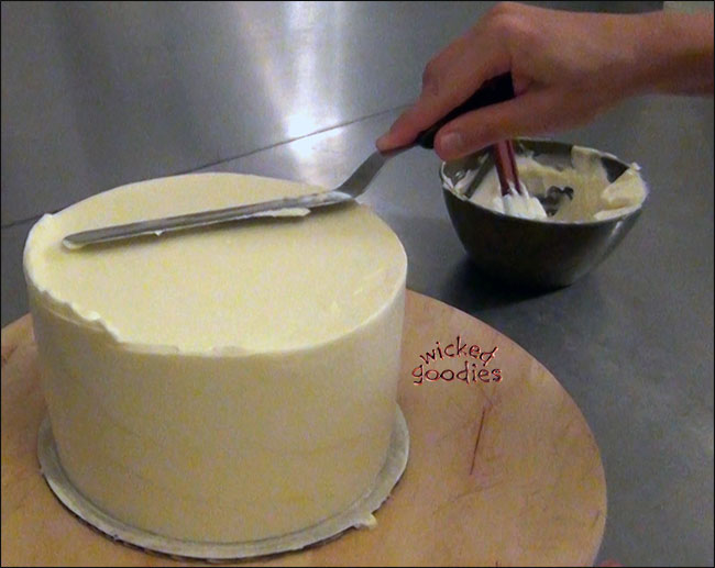 How to Frost a Cake with Buttercream