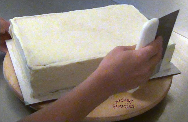 How to Frost a Rectangular Sheet Cake