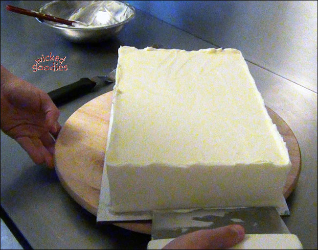 How to Frost a Rectangular Sheet Cake