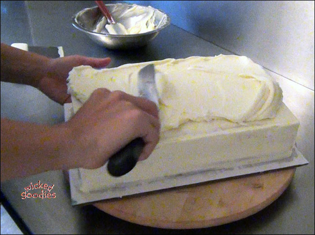 How to Frost a Rectangular Sheet Cake