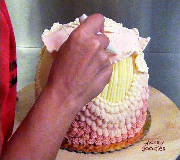 How to Decorate a Doll Cake