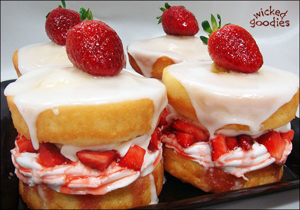 Strawberry Sandwich Cakes