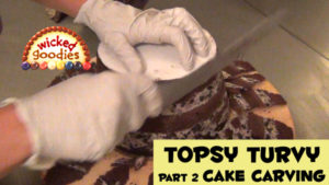 How to Carve a Topsy Turvy Cake