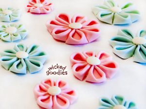 Folded Kanzashi Flowers Tutorial