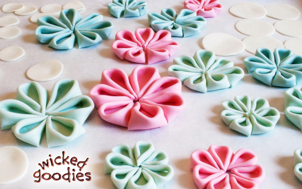 Folded Kanzashi Flowers Tutorial